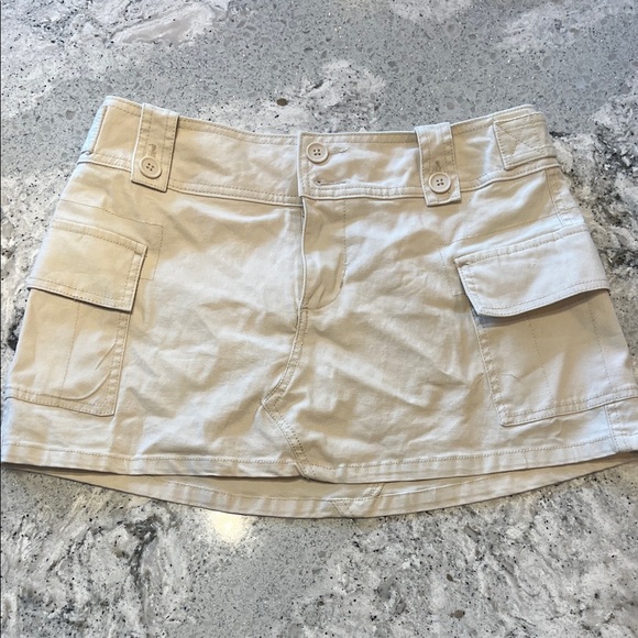 Steve Madden Dresses & Skirts - Steve Madden Beige Cargo Mini Skirt Shorts Size S